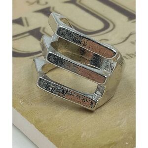 *Clearance* Ladies Silver Fashionable Ring (Size 7.5)